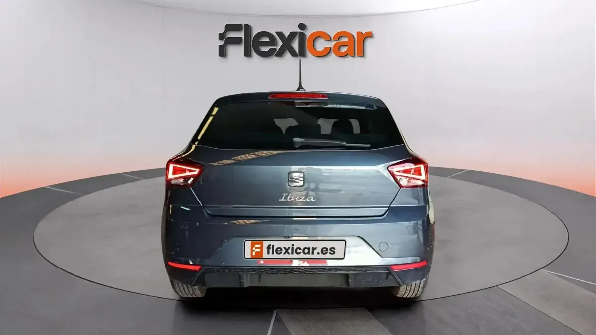 Usado Seat Ibiza 116 CV (85 kW) 2024 Gris Utilitario