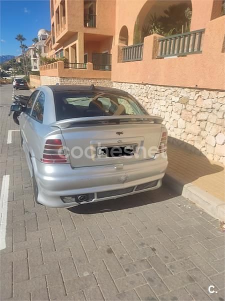 Usado Opel Astra Sportive 100 CV (73 kW) 2000 Gris / plata Berlina
