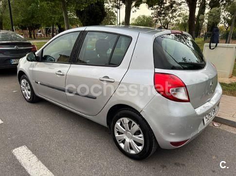 Usado Renault Clio II Authentique 75 CV (55 kW) 2010 Gris / plata Berlina