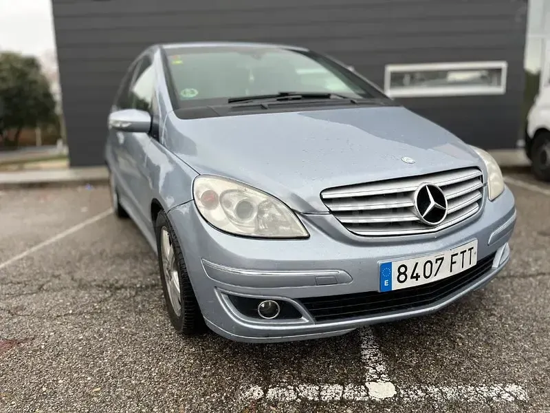 Usado Mercedes B200 140 CV (102 kW) 2006 Azul Monovolumen