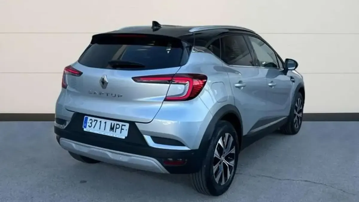 Usado Renault Captur Techno 90 CV (66 kW) 2024 Gris SUV