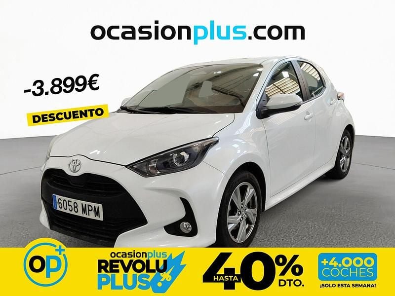 Usado Toyota Yaris Hybrid Active 116 CV (85 kW) 2024 Blanco Berlina