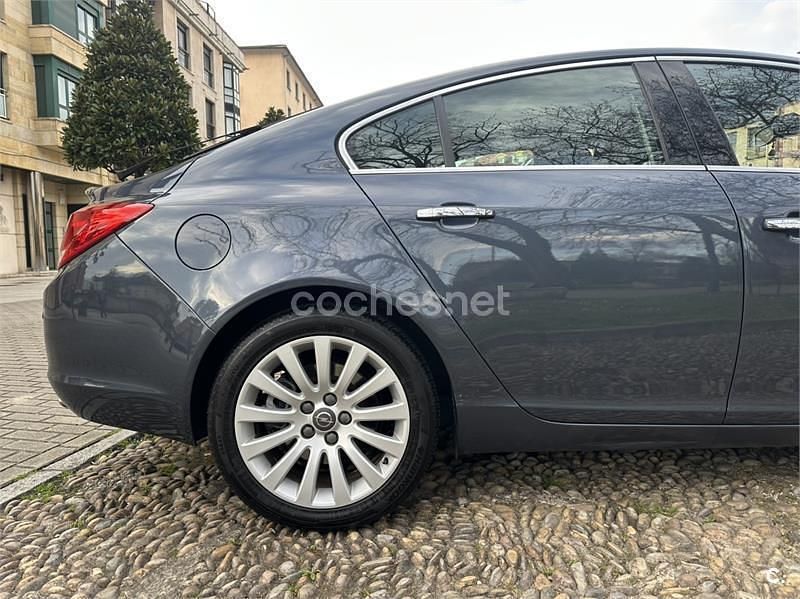 Usado Opel Insignia Cosmo 220 CV (161 kW) 2009 Gris / plata Berlina