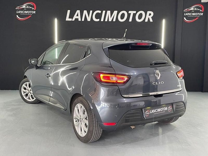 Usado Renault Clio IV LIMITED 90 CV (66 kW) 2018 Gris / plata Berlina