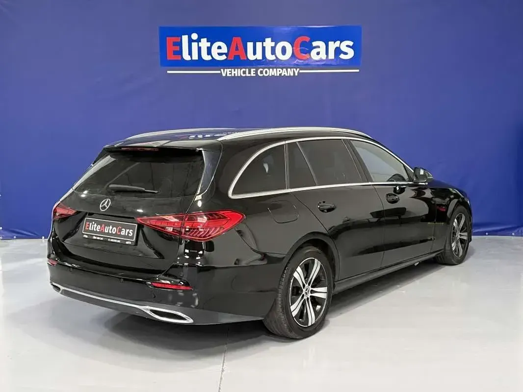 Usado Mercedes C220 200 CV (147 kW) 2022 Negro Familiar