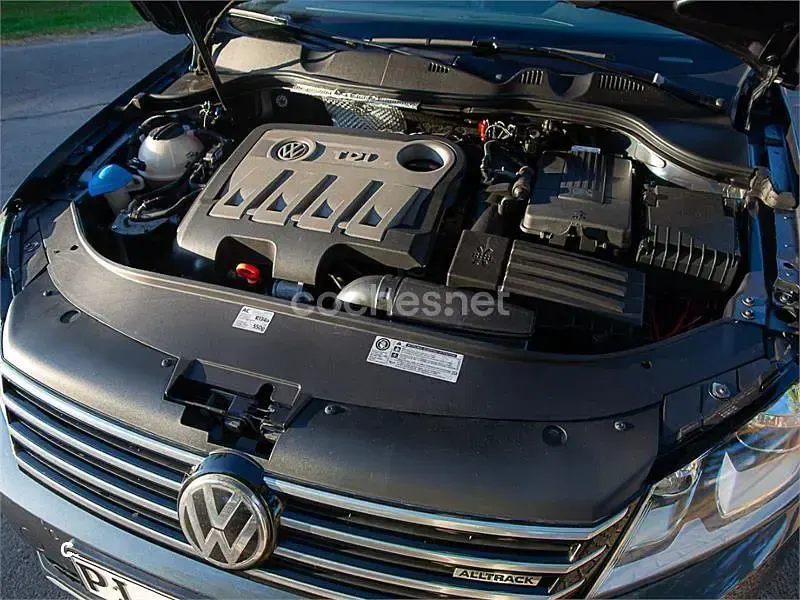 Usado VW Passat 170 CV (125 kW) 2012 Gris / plata Familiar