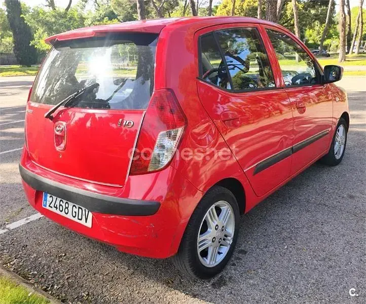 Usado Hyundai i10 Comfort 66 CV (48 kW) 2008 Rojo Utilitario