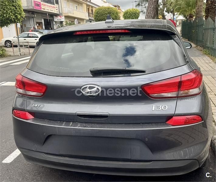 Usado Hyundai i30 Style 140 CV (102 kW) 2019 Gris / plata Berlina