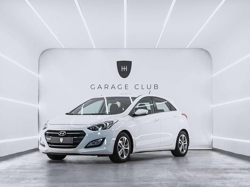 Blanco Usado 2015 Hyundai i30 Berlina | 8499 € (Buen precio) - Imagen 1/4