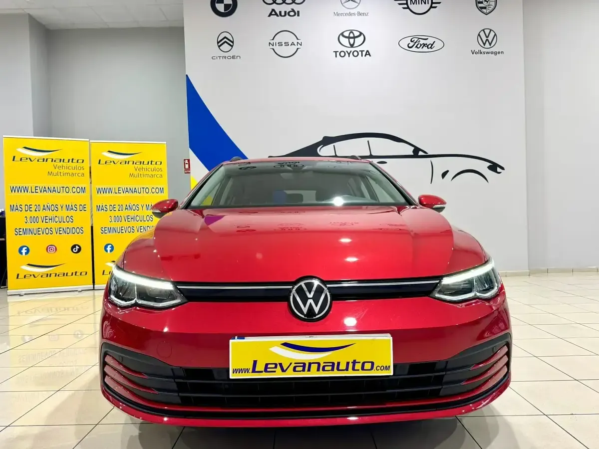 Usado VW Golf VIII Life 110 CV (80 kW) 2022 Rojo