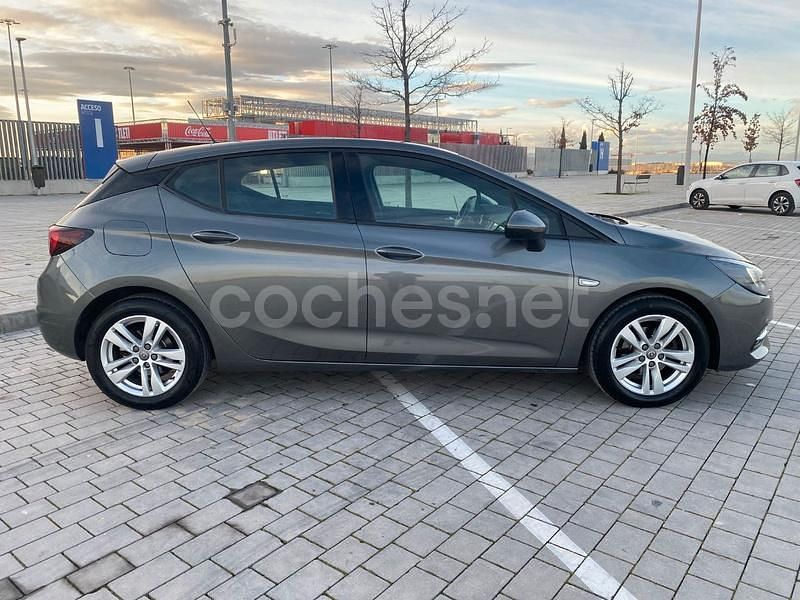 Usado Opel Astra GS Line 130 CV (95 kW) 2020 Gris / plata Berlina