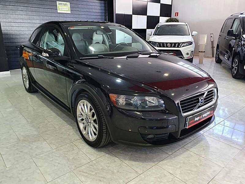Usado Volvo C30 Summum 115 CV (84 kW) 2012 Negro Utilitario