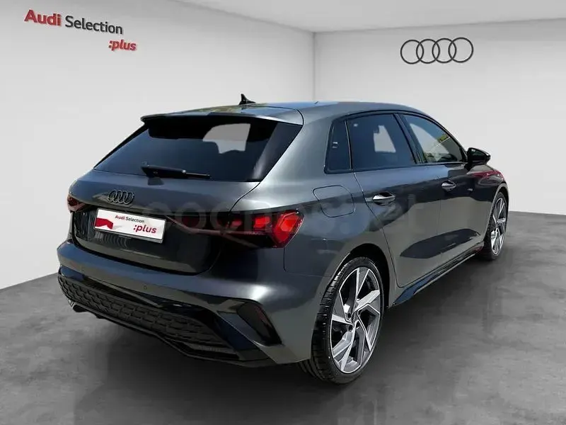 Nuevo Audi A3 150 CV (110 kW) 2026 Gris / plata Berlina