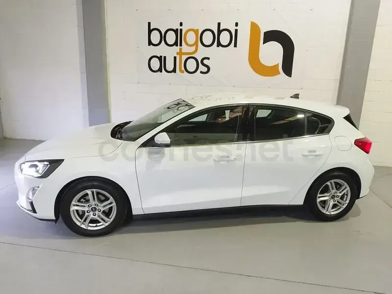 Usado Ford Focus Trend 120 CV (88 kW) 2022 Blanco Berlina