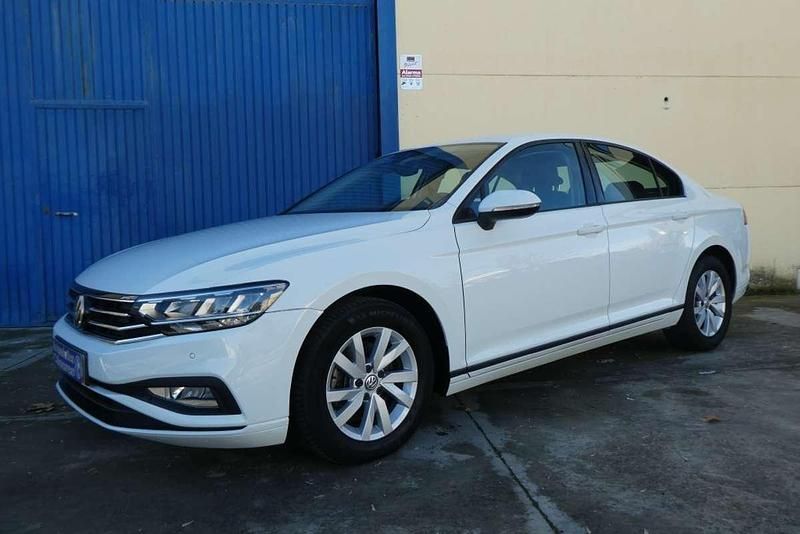 Blanco Usado 2020 VW Passat Business Berlina | 15.999 € (Precio justo) - Imagen 1/4