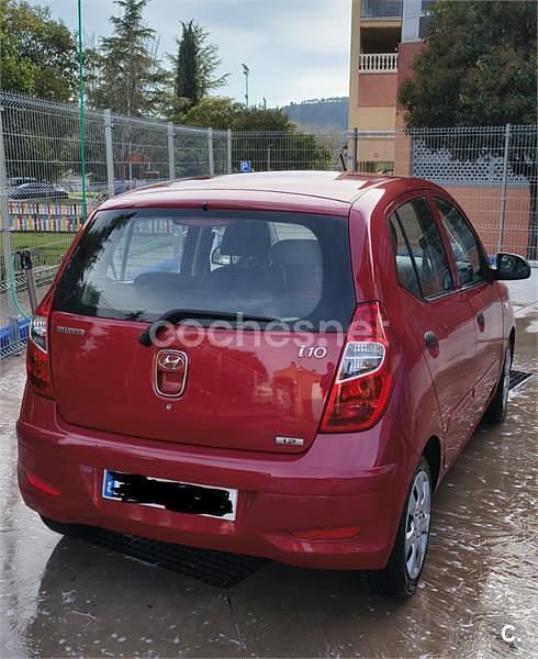 Usado Hyundai i10 Comfort 85 CV (62 kW) 2012 Rojo Utilitario