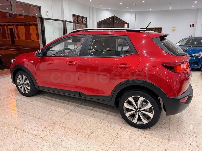 Usado Kia Stonic 100 CV (73 kW) 2022 Rojo SUV