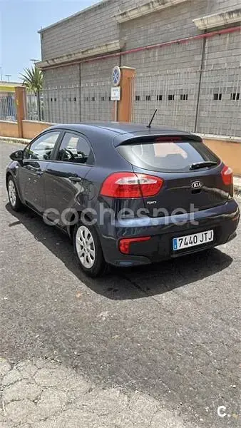 Usado Kia Rio 84 CV (61 kW) 2016 Negro Utilitario