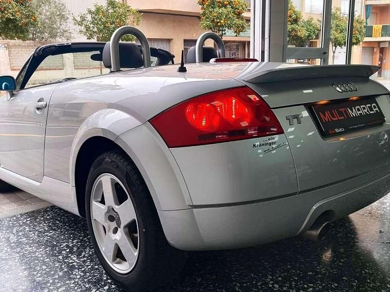 Usado Audi TT Roadster 180 CV (132 kW) 2002 Gris / plata Descapotable