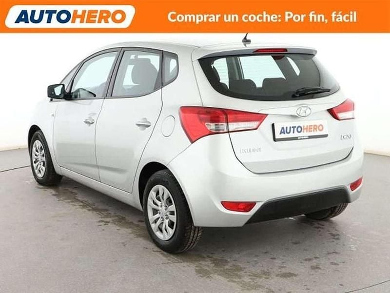 Usado Hyundai ix20 Comfort 90 CV (66 kW) 2016 Gris Utilitario