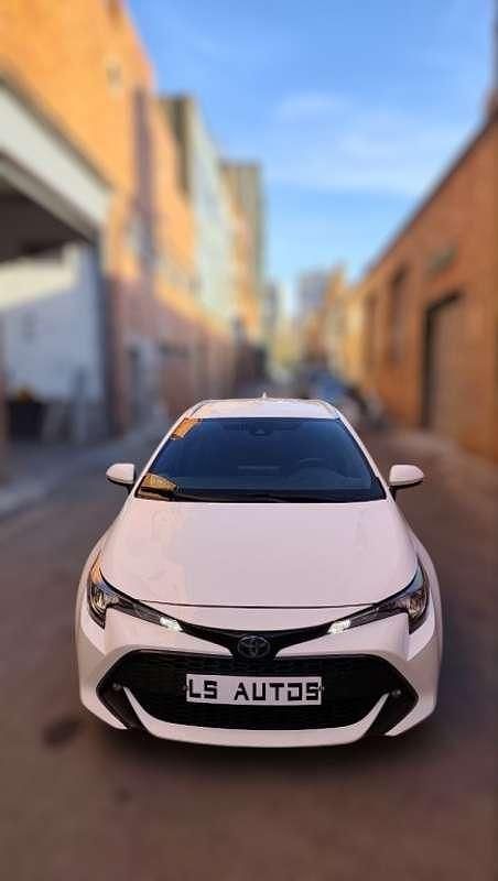 Usado Toyota Corolla Active 122 CV (89 kW) 2021 Blanco Familiar