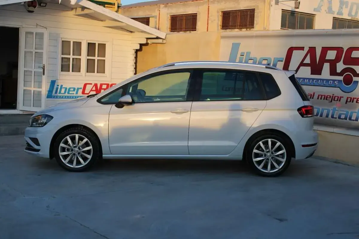 Usado VW Golf Sportsvan Edition 114 CV (83 kW) 2018 Gris Monovolumen