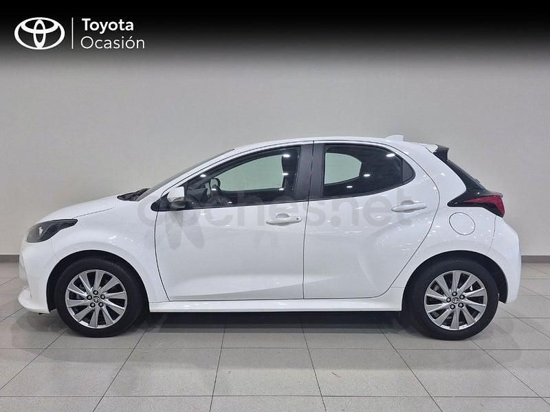 Usado Toyota Yaris Hybrid Active 116 CV (85 kW) 2023 Blanco Berlina