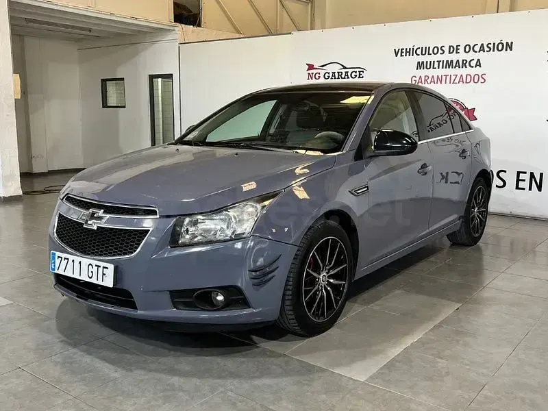 Usado Chevrolet Cruze LT 150 CV (110 kW) 2010 Gris / plata Berlina