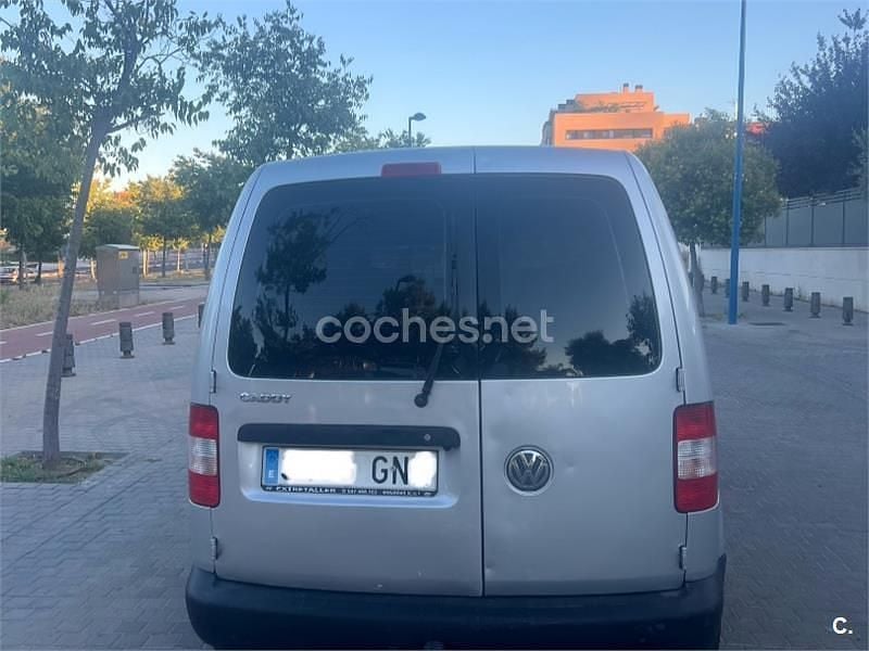 Usado VW Caddy 105 CV (77 kW) 2009 Gris / plata Monovolumen