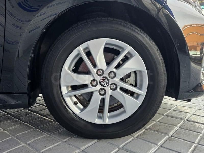 Usado Toyota Yaris Hybrid Active 116 CV (85 kW) 2022 Negro Berlina