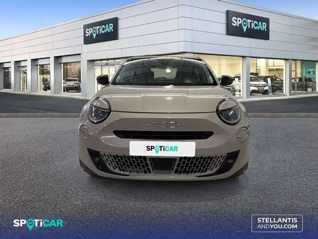 Usado Fiat 600 101 CV (74 kW) 2025 Gris SUV