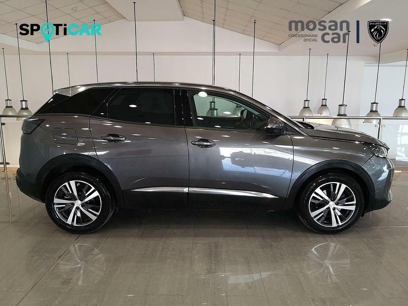 Usado Peugeot 3008 Allure 136 CV (100 kW) 2024 Gris SUV