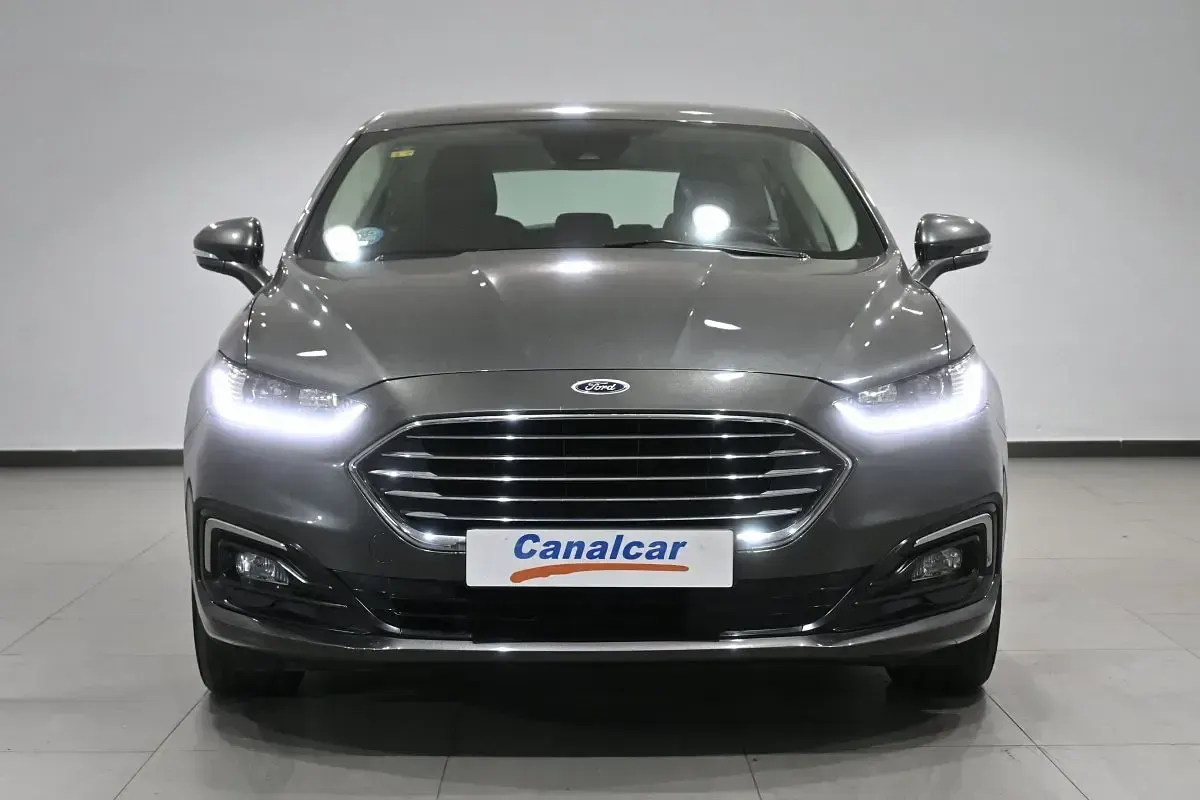 Usado Ford Mondeo Trend 187 CV (137 kW) 2020 Gris