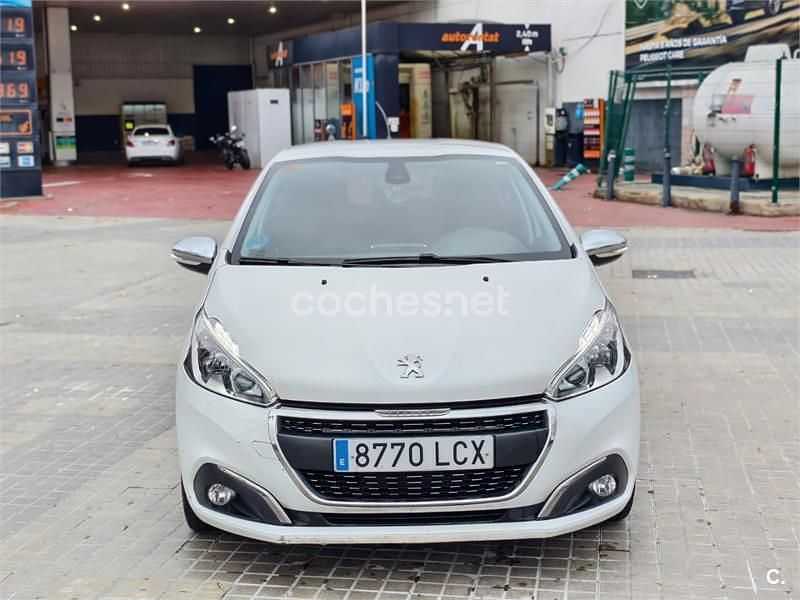 Usado Peugeot 208 Signature Sky 99 CV (72 kW) 2020 Blanco Utilitario