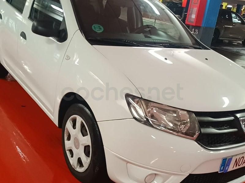 Usado Dacia Logan Ambiance 75 CV (55 kW) 2013 Blanco Berlina