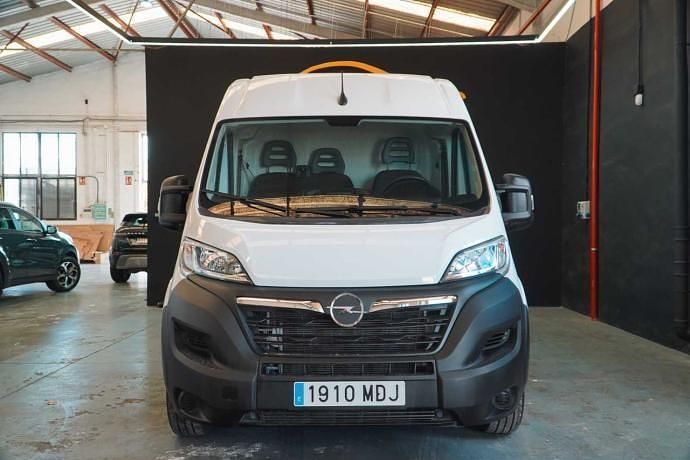 Usado Opel Movano 120 HP (88 kW) 2023 Sedan