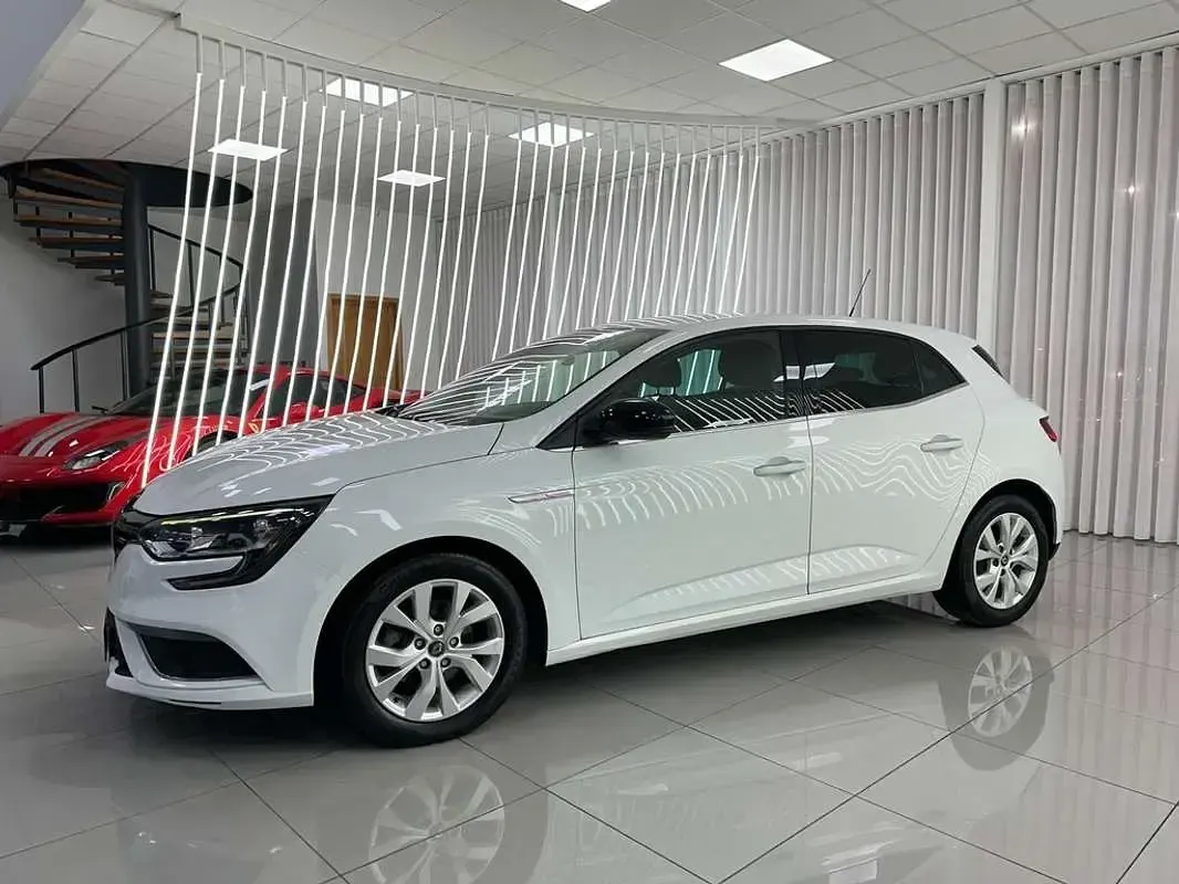 Usado Renault Mégane LIMITED 116 CV (85 kW) 2019 Blanco Utilitario