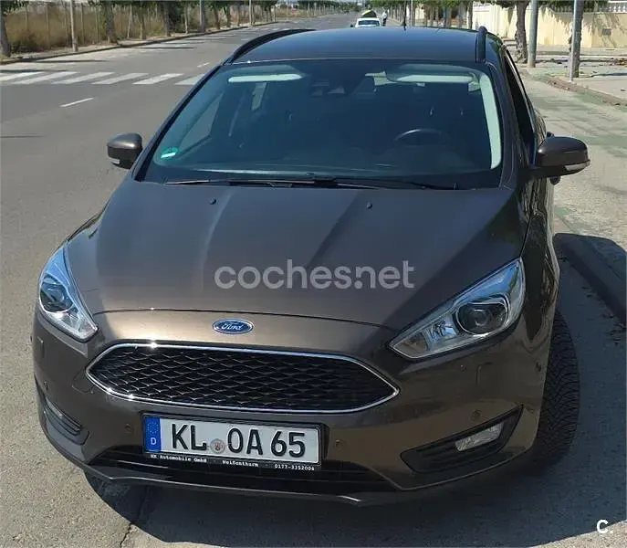 Usado Ford Focus Titanium 120 CV (88 kW) 2018 Marrón Familiar