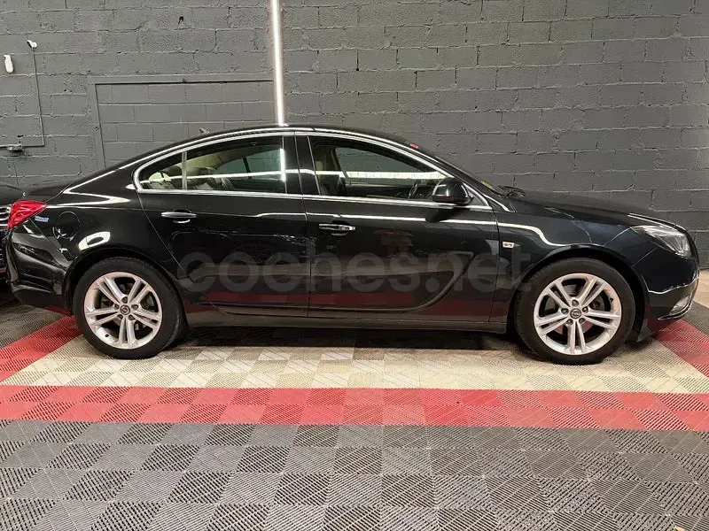 Usado Opel Insignia Sport 160 CV (117 kW) 2011 Negro Berlina