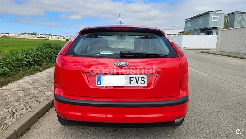 Usado Ford Focus Trend 100 CV (73 kW) 2007 Rojo Berlina