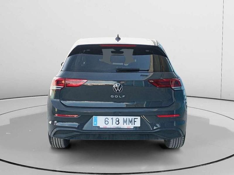 Usado VW Golf VIII Life 117 CV (86 kW) 2023 Gris Utilitario