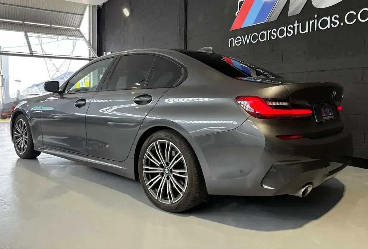 Usado BMW 318 Comfort Edition 150 CV (110 kW) 2021 Gris Berlina