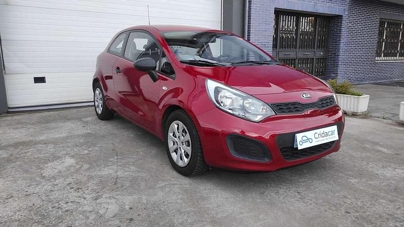 Usado Kia Rio 86 CV (63 kW) 2013 Burdeos Utilitario