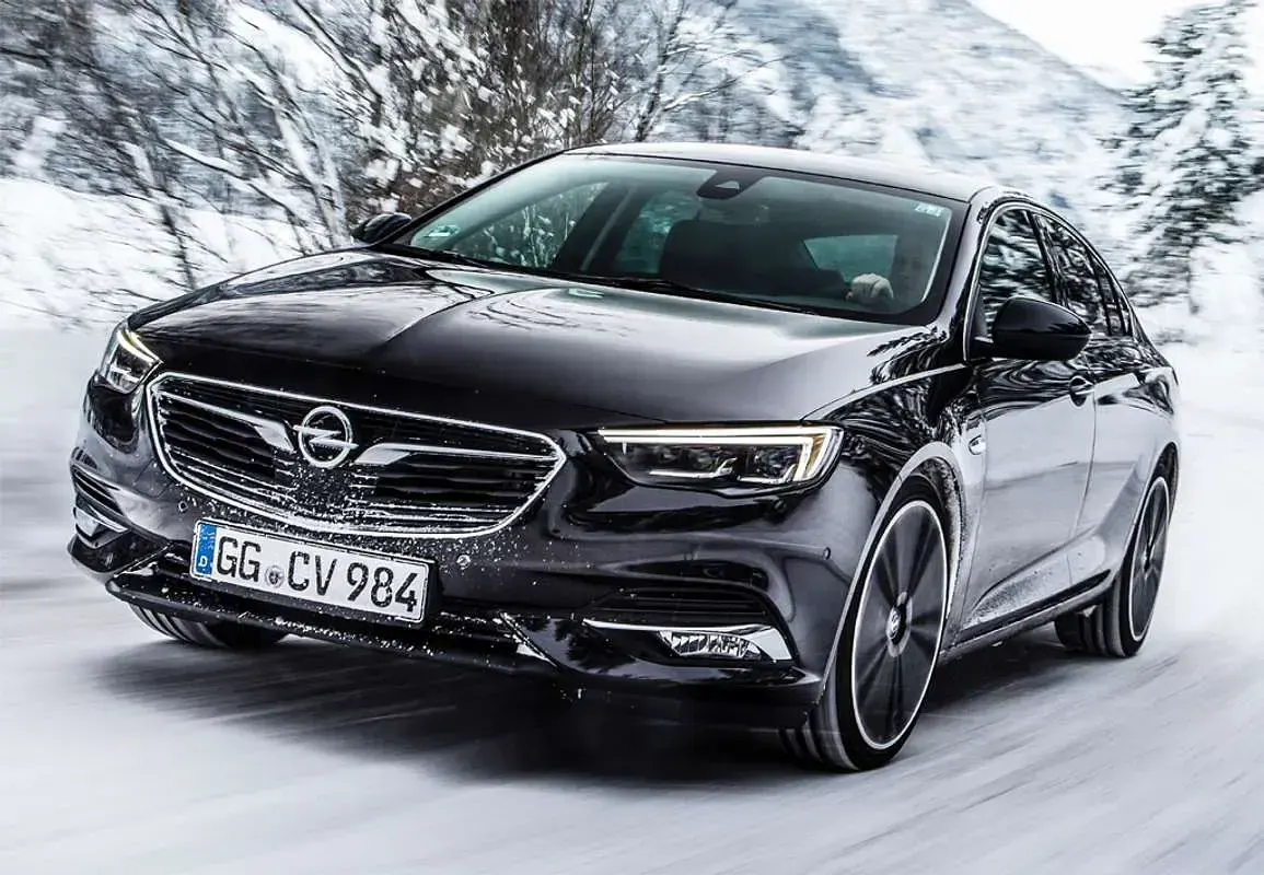 Usado Opel Insignia Edition 160 CV (117 kW) 2009 Negro Berlina