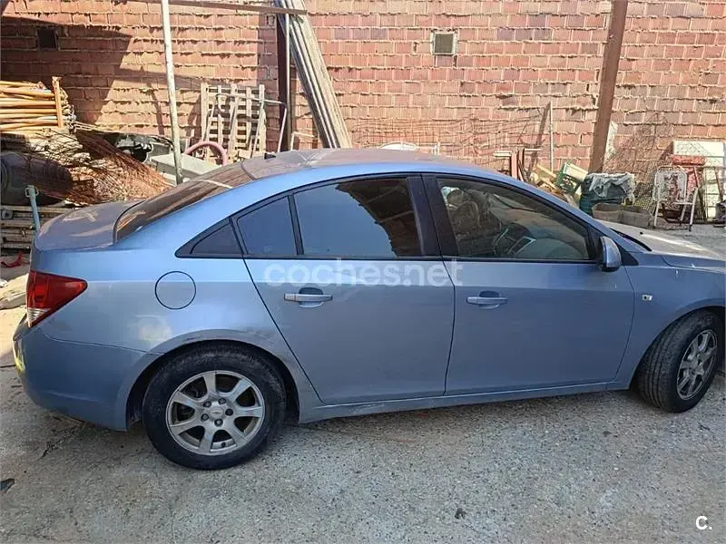 Usado Chevrolet Cruze LS 125 CV (91 kW) 2010 Gris / plata Berlina