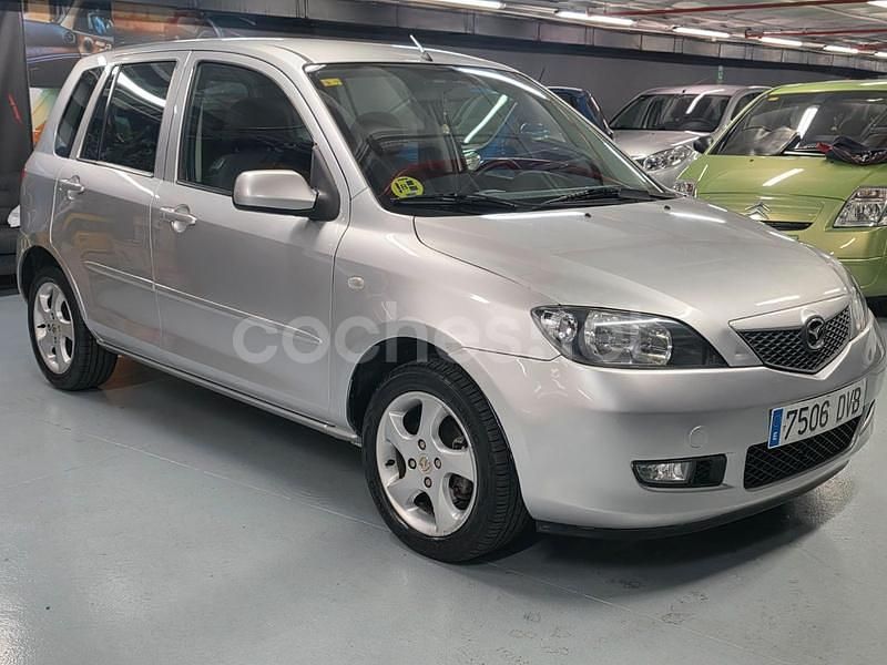 Usado Mazda 2 Active 68 CV (50 kW) 2006 Gris / plata Berlina