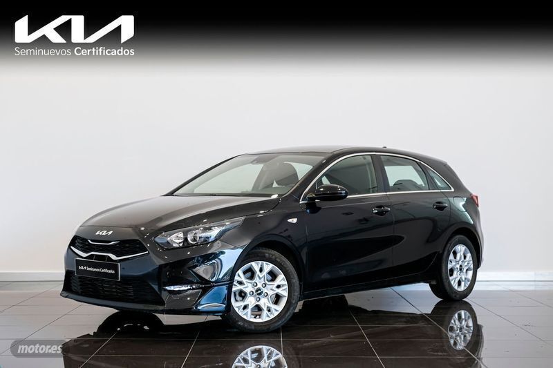 Usado Kia Ceed 136 CV (100 kW) 2023 Negro Utilitario