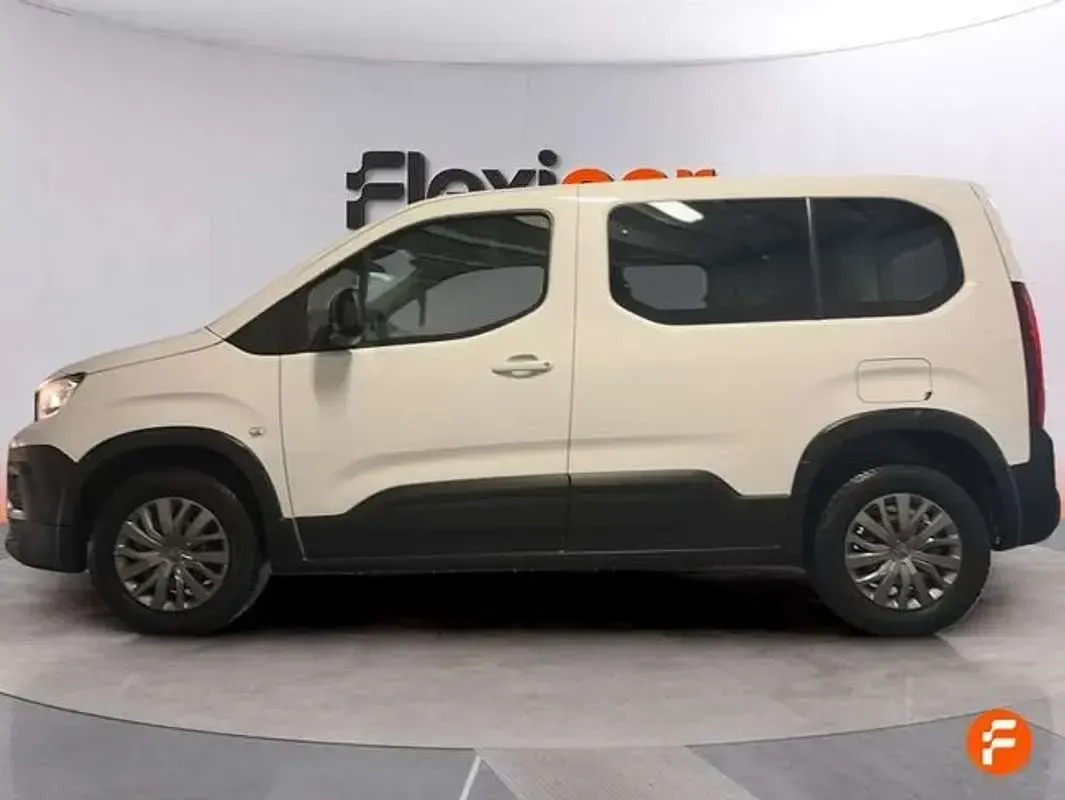 Usado Peugeot Rifter Active 102 CV (75 kW) 2023 Blanco Monovolumen
