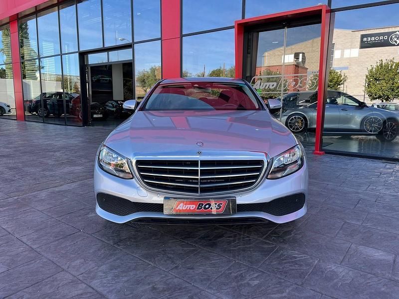 Usado Mercedes E220 194 CV (142 kW) 2017 Gris / plata Berlina