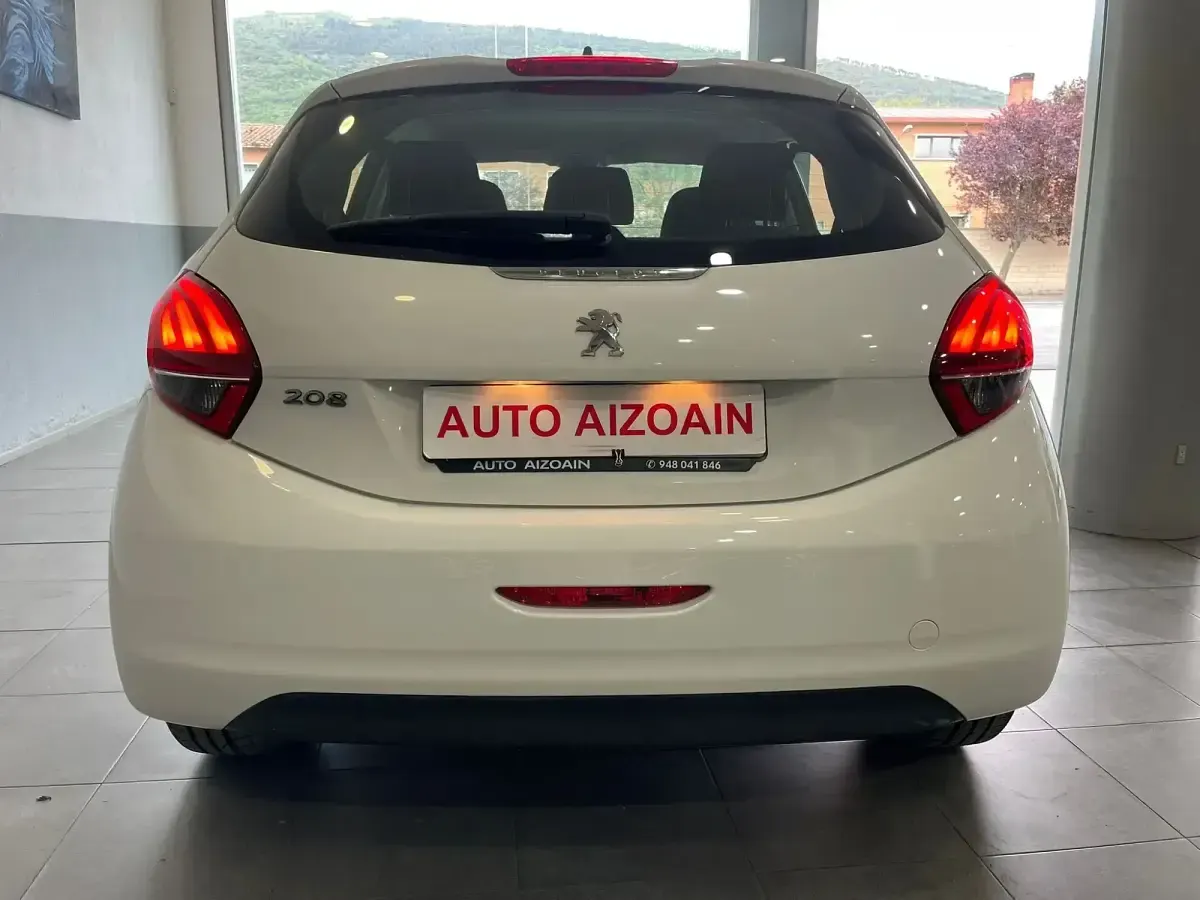 Usado Peugeot 208 Business-Line 75 CV (55 kW) 2016 Blanco Utilitario